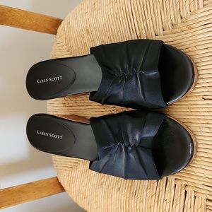 BLACK WEDGE HEELS SIZE 10